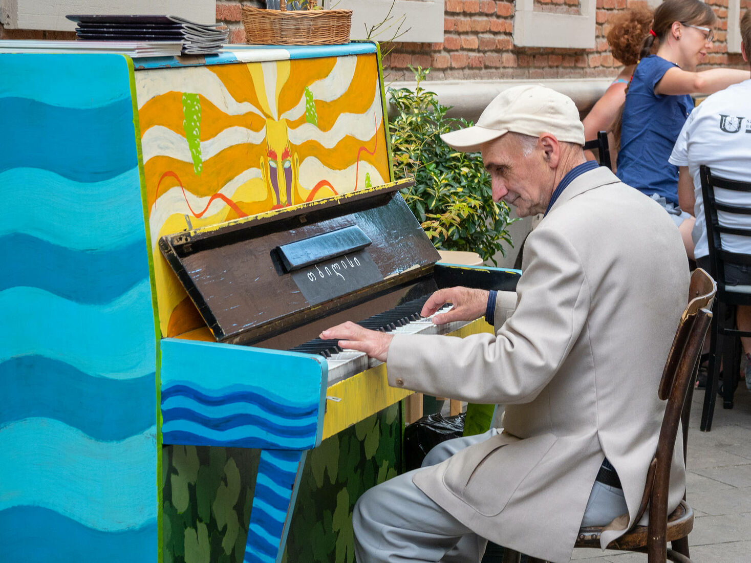 OLYMPUS DIGITAL CAMERA