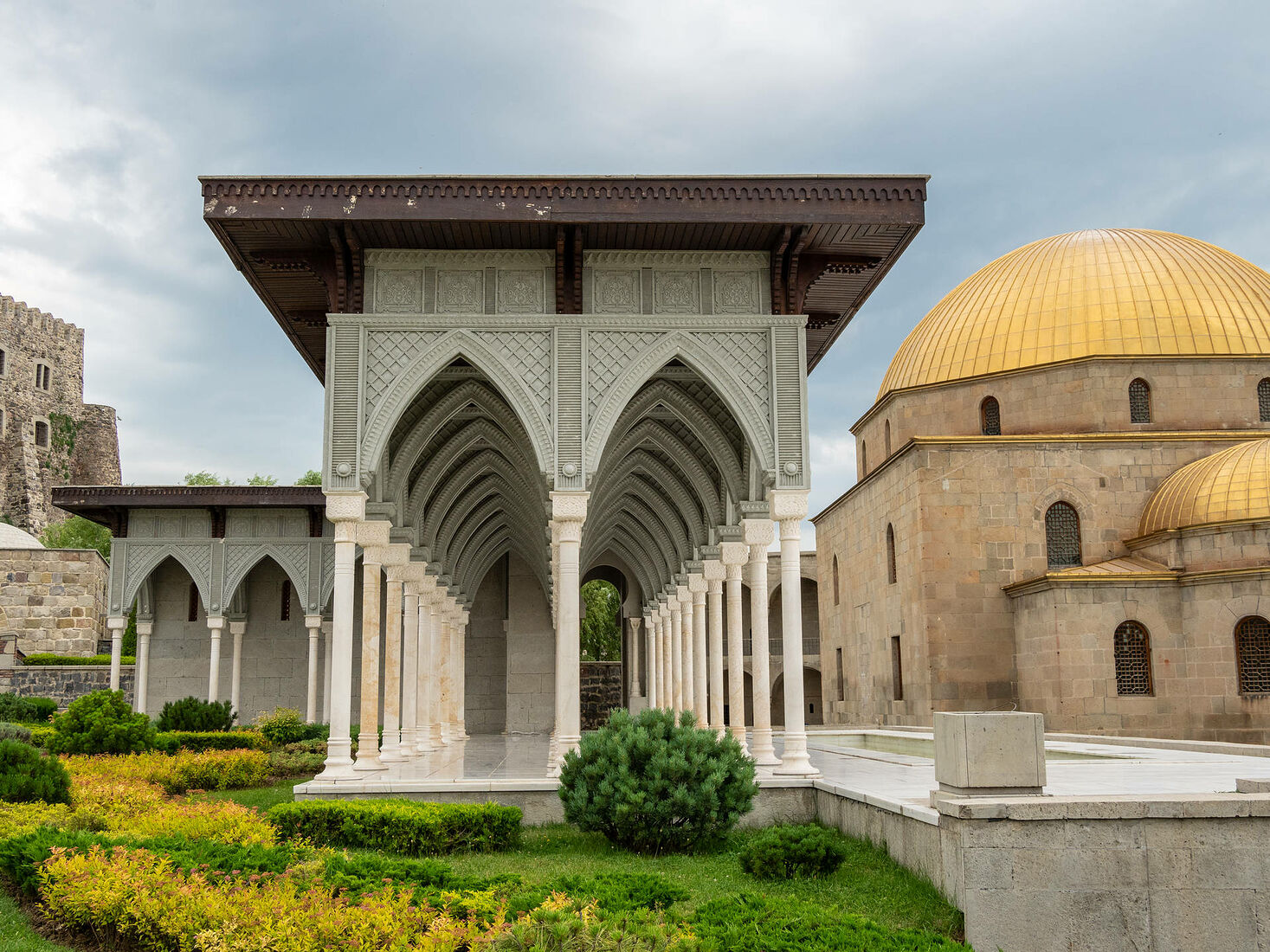 OLYMPUS DIGITAL CAMERA