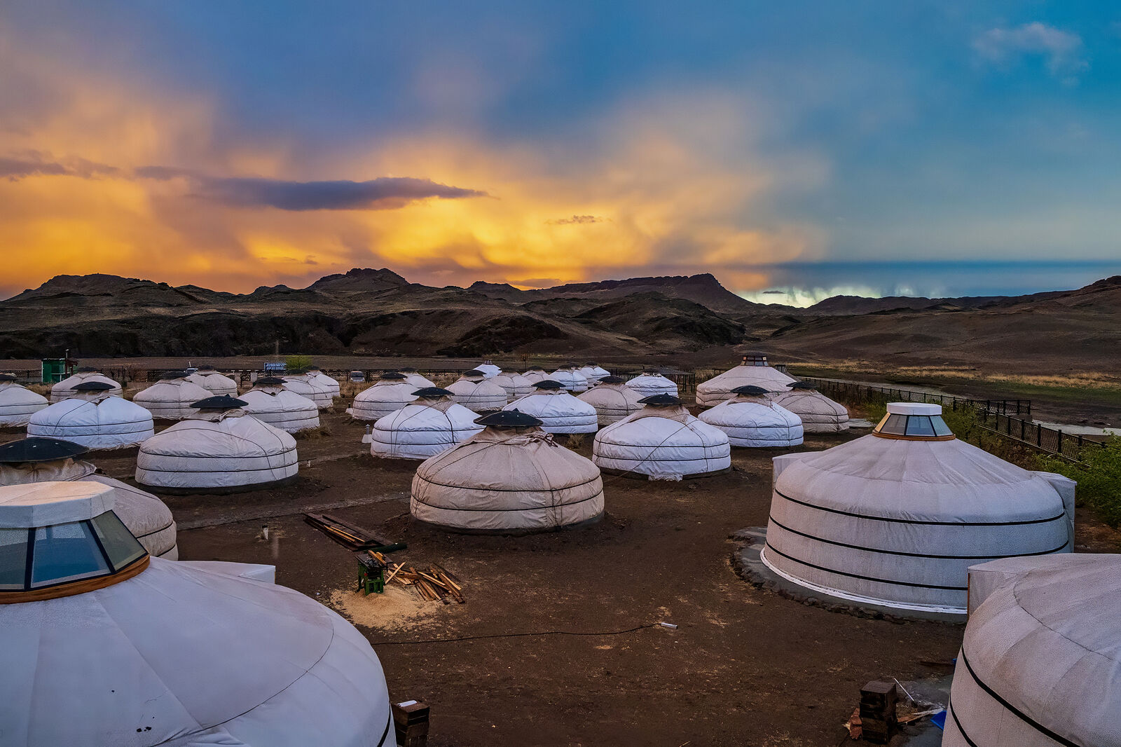 фотограф Павел Козионов. Пустыня Гоби. Из окна автомобиля. Часть 3. "Secret of Ongi" tourist camp